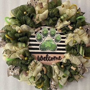 Green & Cream Shamrock Paw Welcome Wreath